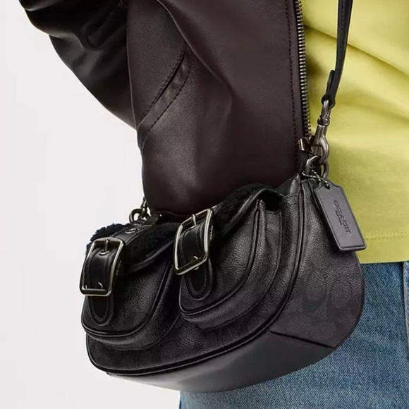 NWT COACH Ashton Baguette Bag CY658 In Signature Canvas w Shearling AUTHNTC New!